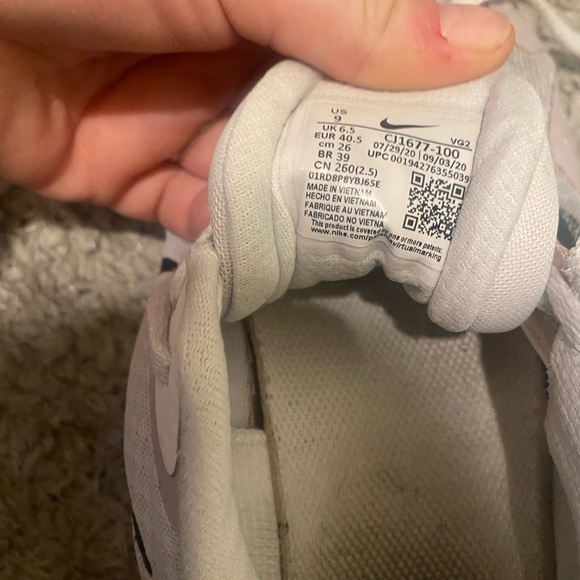 Nike shoes - Picture 4 of 6